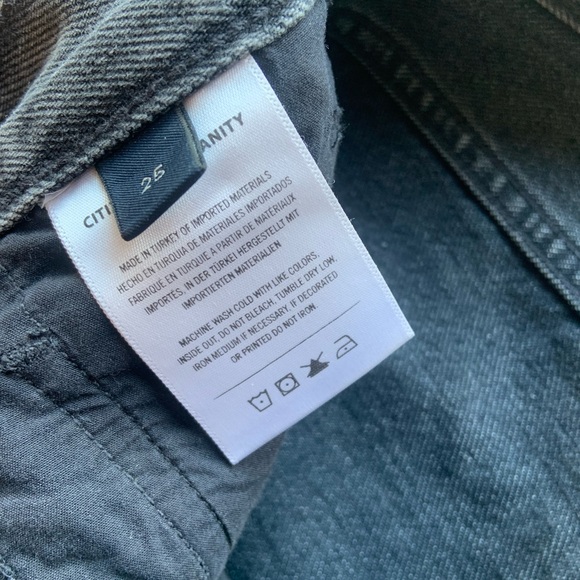 Citizens of Humanity Camilla Jean Short Size 25 in Washed Black - Picture 7 of 8